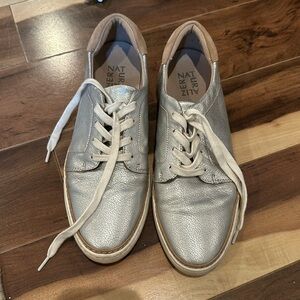 Naturalizer leather sneakers